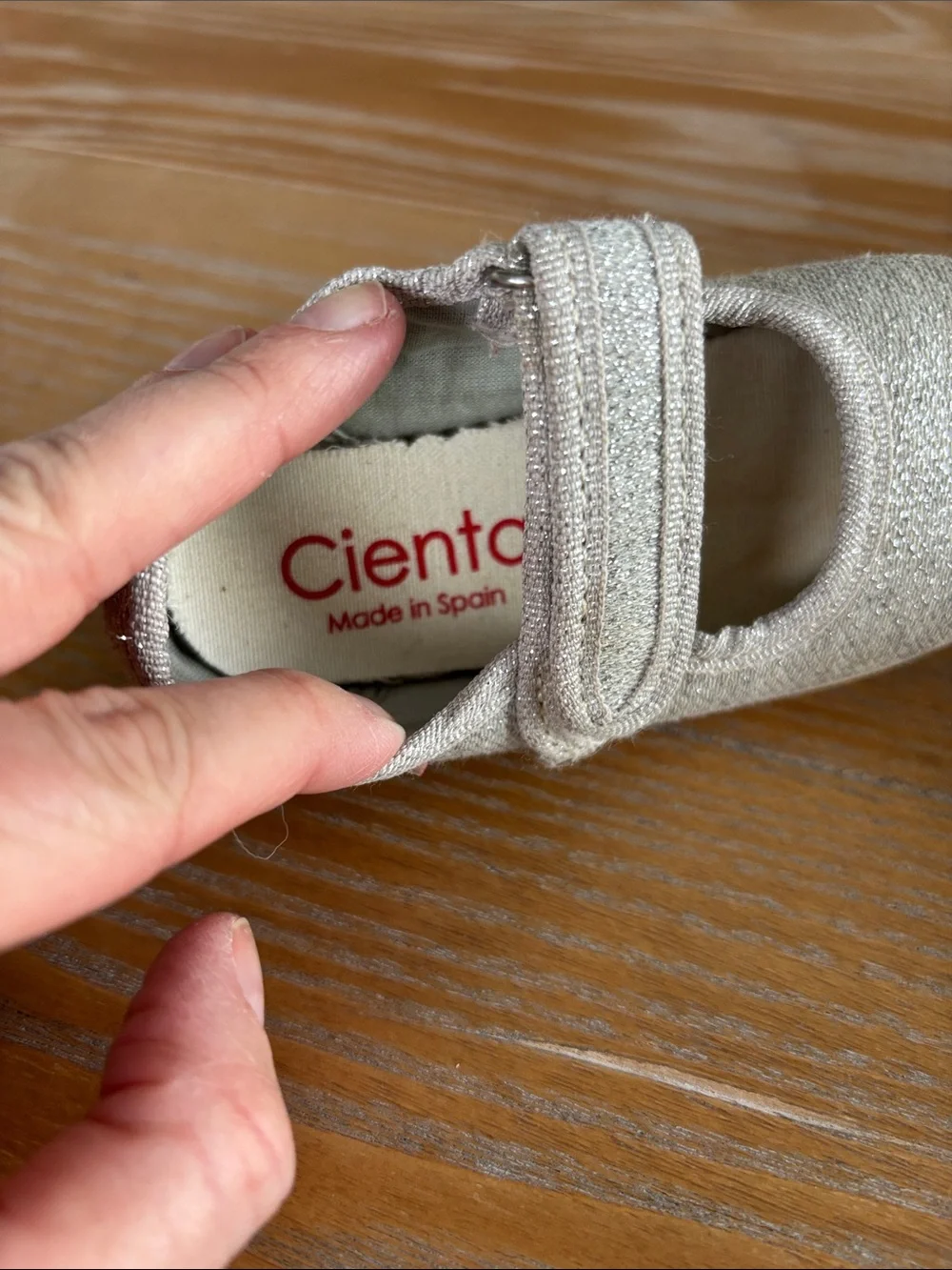 Cienta Girls Sparkle Mary Janes in Silver and Tan